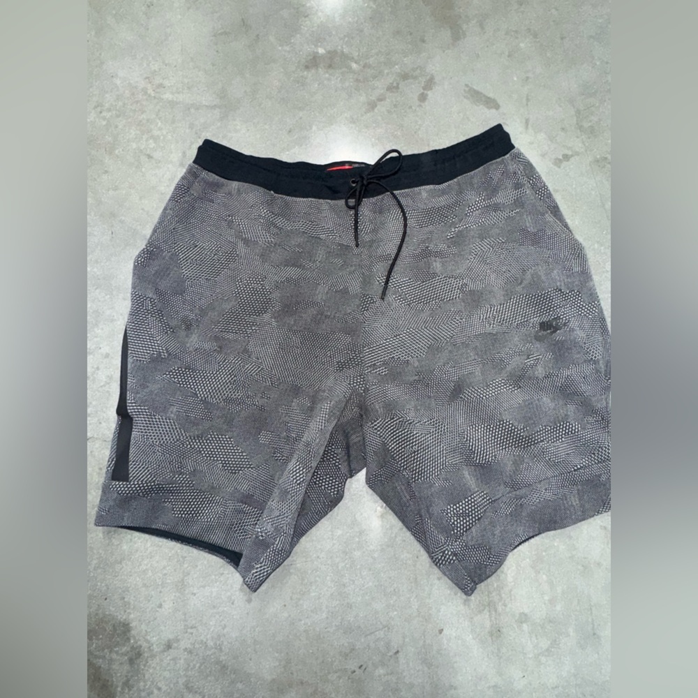 Nike Men's Black and Gray Athletic Shorts
